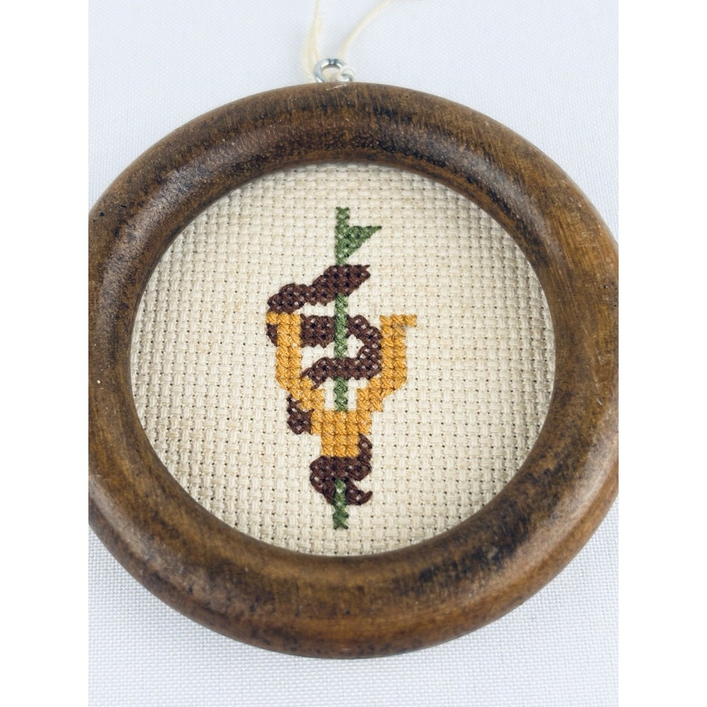 Vintage Needlepoint Cross Stitched Veterinarian  Symbol Wooden Circle Framed‎